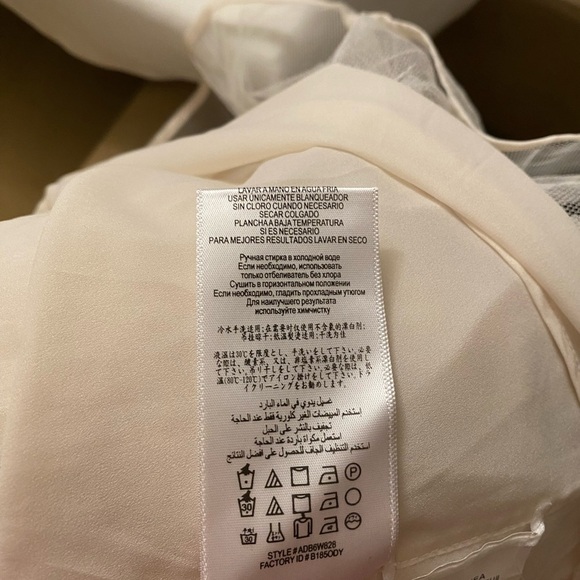 BCBG Maxazria Dorothea Strapless
Striped Dress Sz 10 Creme - Picture 12 of 13